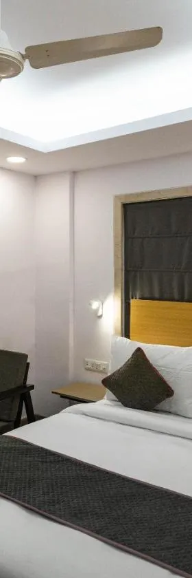 Super Townhouse Habitat New Town Rooms & Party Spaces，位于Thākurdwari的酒店