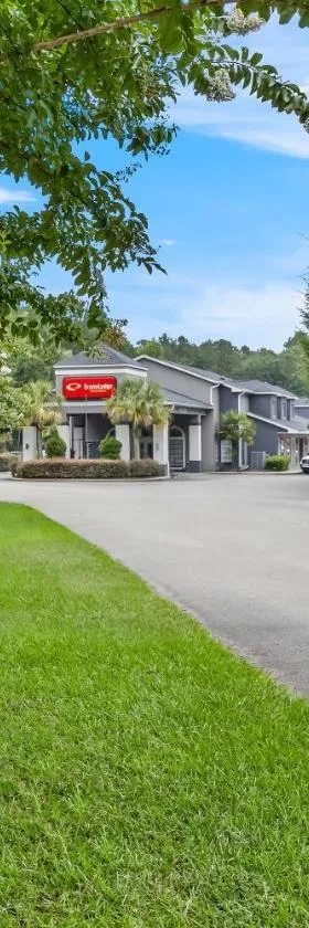 Econo Lodge Inn & Suites Cayce I-26 Airport，位于凯斯的酒店
