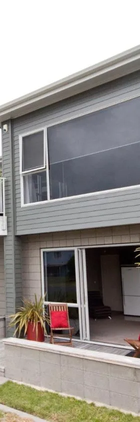 Bay Breeze Accommodation，位于Cooks Beach的酒店