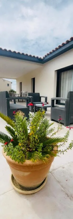 Superbe villa climatisée，位于Connaux的酒店