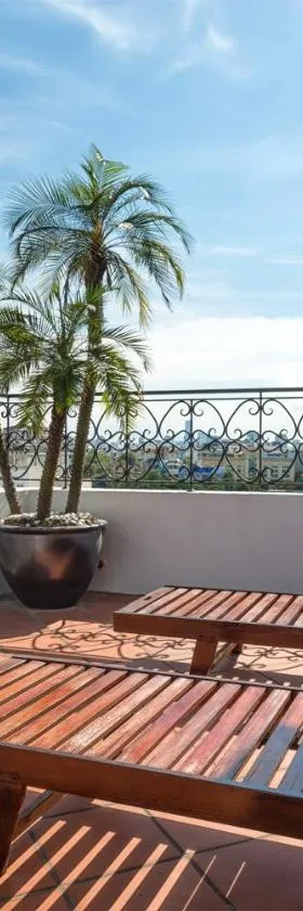 Hanoi E Central Luxury Hotel & Restaurant，位于河内的酒店