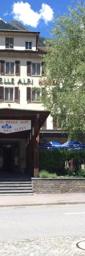 Hotel Des Alpes - Restaurant & Pizzeria，位于艾罗洛的酒店