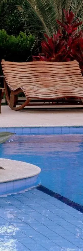Apartamentos Breezes com verde, sossego e preço justo - ideal para famílias e amigos em Imbassaí，位于因巴塞的酒店