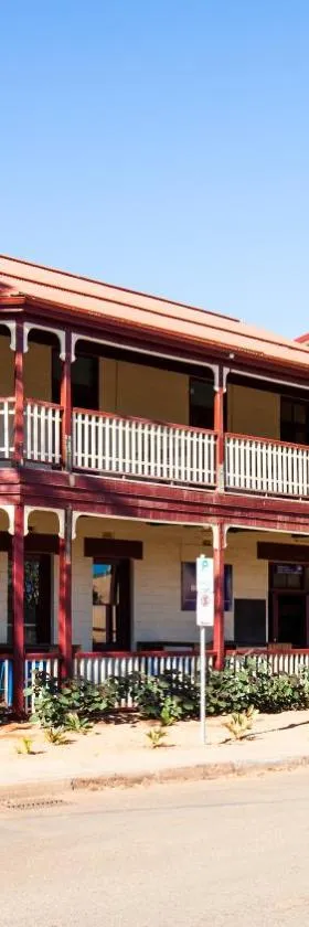 Beadon Bay Hotel，位于昂斯洛的酒店