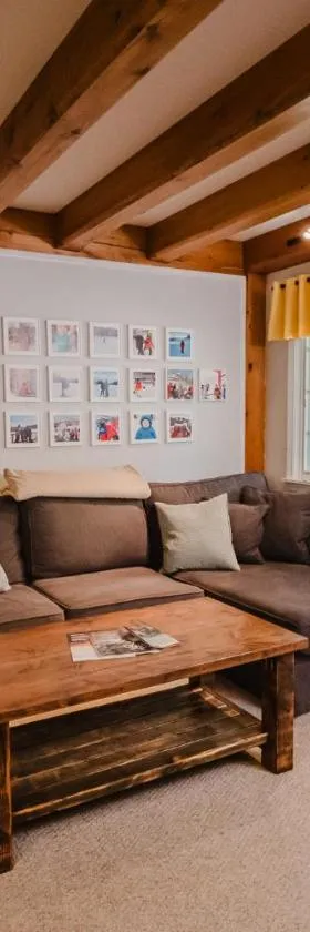 Cozy Condo, Minutes from Sunday River，位于贝塞尔的酒店