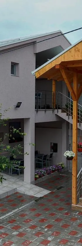 Guesthouse Đokić，位于莱斯科瓦茨的酒店