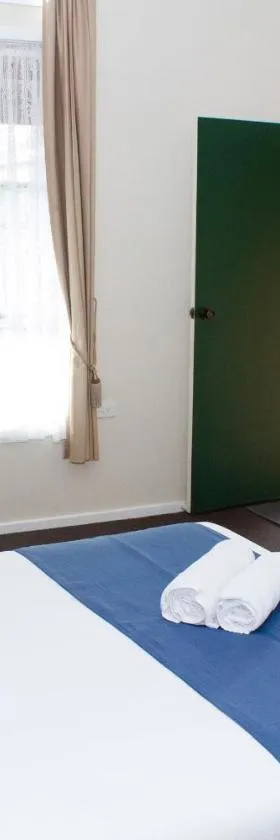 曼斯菲尔德旅客山林小屋汽车旅馆，位于曼斯菲尔德的酒店