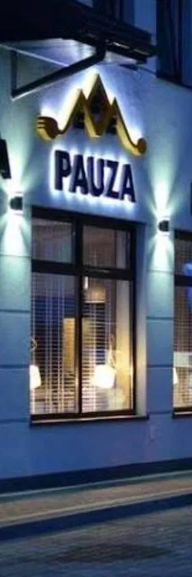 Hotel Pauza，位于波德拉谢地区拉曾的酒店