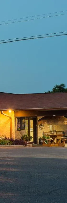 Americas Best Value Inn - Legend's Inn，位于章克申的酒店