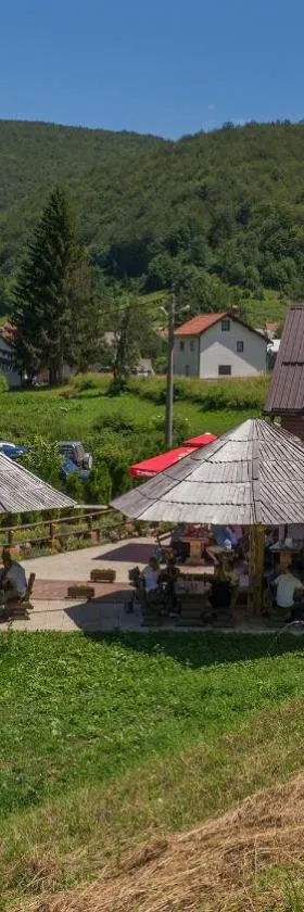 卢卡汽车旅馆，位于Deževice的酒店