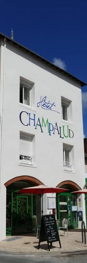 Logis Hotels Le Champalud Restaurant La Citadelle，位于Champtoceaux的酒店