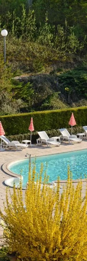 Hôtel et Studios d'Orfeuil，位于波旁莱班的酒店
