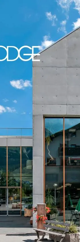 全能酒店 - 旅馆住宿/瑞士小屋，位于切勒里纳的酒店