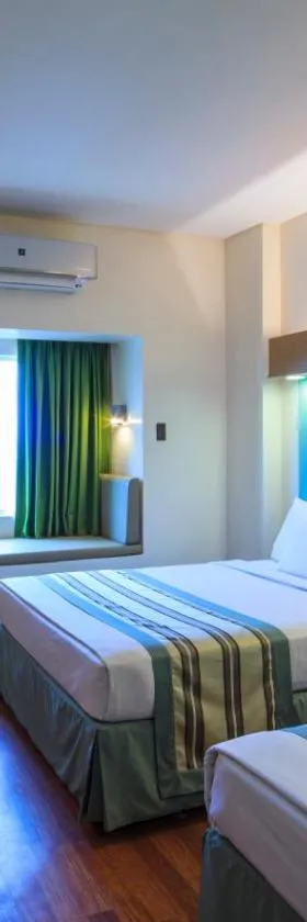 Microtel by Wyndham South Forbes near Nuvali，位于圣罗莎的酒店