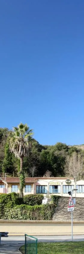 B&B HOTEL Villeneuve Loubet Village，位于卢贝新城的酒店