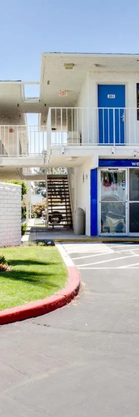 Motel 6-Bakersfield, CA - South，位于贝克斯菲尔德的酒店