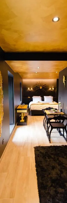 River Lodge Hotel Insolite，位于马里斯的酒店