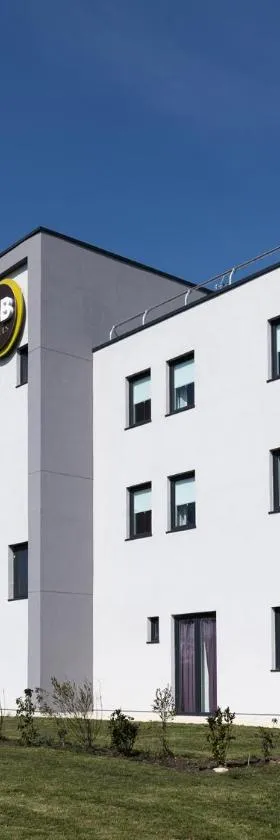 B&B HOTEL Niort Marais Poitevin Est，位于尼奥尔的酒店