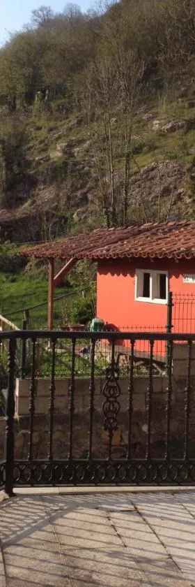 Apartamento Monte Río，位于Peñamellera Alta的酒店