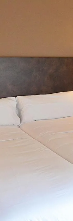Hostal Restaurante Los Mellizos，位于瓜罗曼的酒店