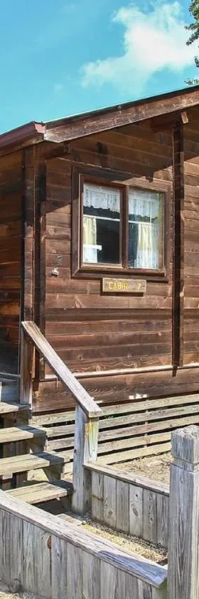 Forest Lake Camping Resort Lakefront Cabin 8，位于Freewood Acres的酒店
