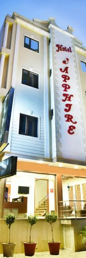 Hotel Sapphire Opposite Golden Temple，位于阿姆利则的酒店