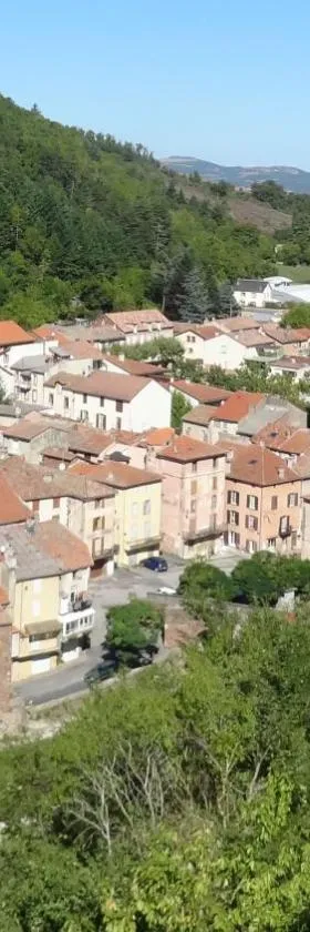 Gîte Dourdou - Les Hauts de Camarès，位于卡马雷斯的酒店