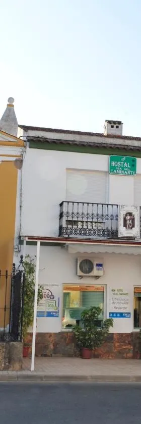 Hostal Via Del Caminante，位于Madrigalejo的酒店