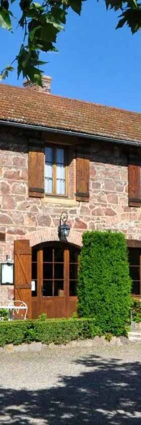 LOGIS Hôtel LE DAHU，位于Parigny的酒店
