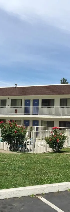 6号伊里卡汽车旅馆，位于怀里卡的酒店