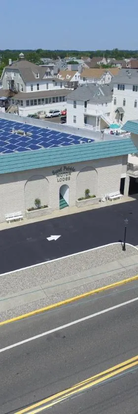 Sand Pebble Motor Lodge，位于波因特普莱森特海滩的酒店