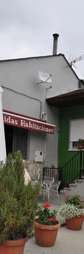 波林旅馆，位于拉斯赫勒里亚斯的酒店