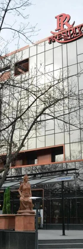 Hotel Presidivm Palace，位于洛维奇的酒店