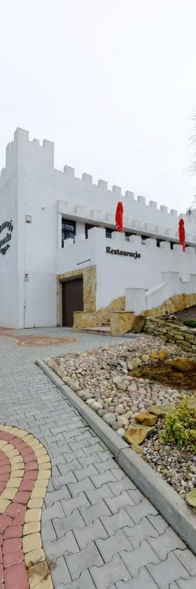 Restauracja Rycerska，位于Iłża的酒店