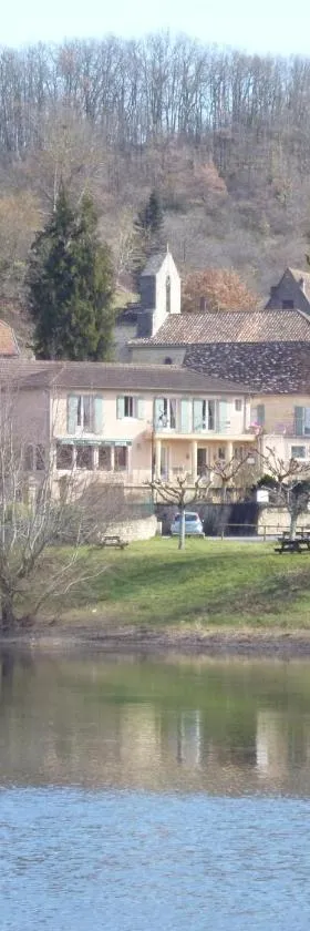 Logis-Hôtel Côté-Rivage，位于都图河畔巴德弗尔斯的酒店