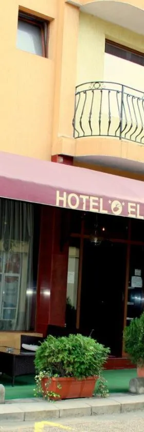 Hotel Elegant，位于卡尔诺巴特的酒店