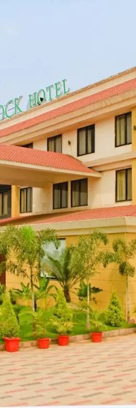 Shamrock Greens by Jardin Hotels，位于Dharmpura的酒店