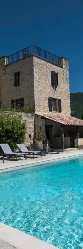 Logis Hôtel Les Hospitaliers，位于勒波埃拉瓦勒的酒店