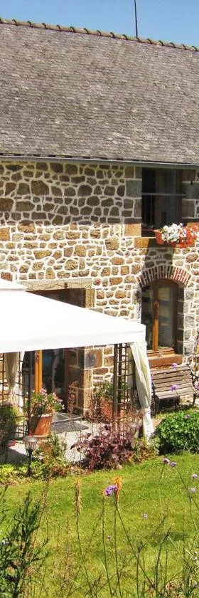 拉克鲁艾住宿加早餐旅馆，位于Sainte-Marie-du-Bois的酒店