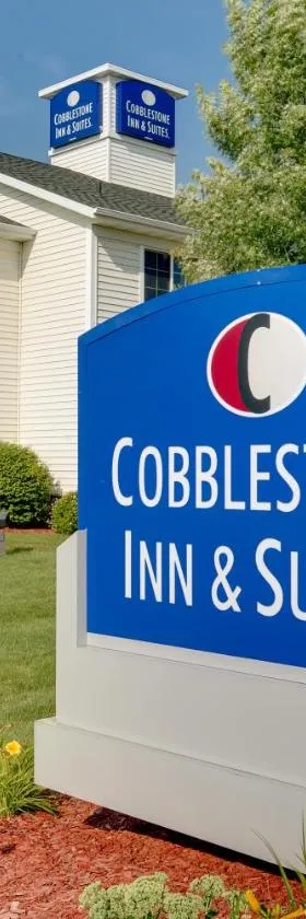 Cobblestone Inn & Suites - Clintonville，位于Clintonville的酒店