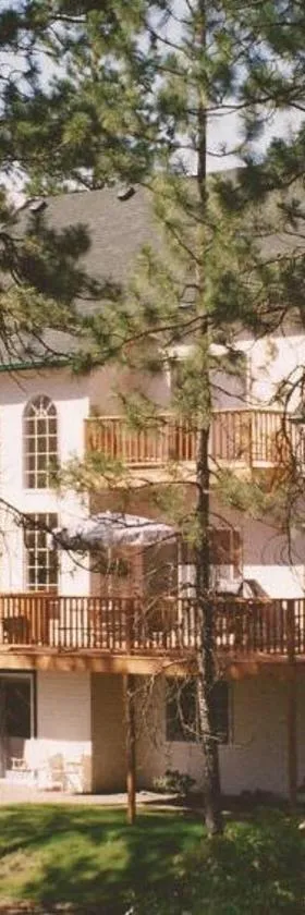 River Cove Elegant Waterfront Bed & Breakfast，位于波斯特福尔斯的酒店