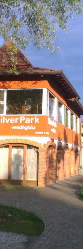Silver Park Vendégház，位于拜赖焦新村的酒店