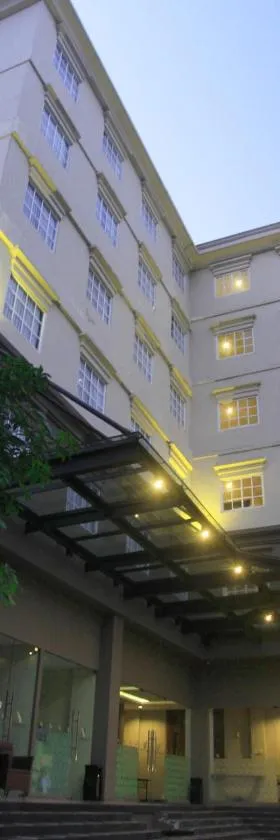 三堡垄港奴曼酒店，位于三宝垄的酒店