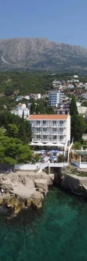 精英客房公寓 ，位于多布拉沃达的酒店