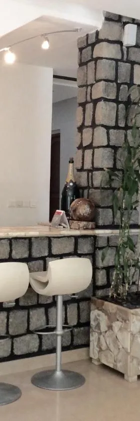 黑珍珠别墅，位于阿姆巴托洛阿卡的酒店