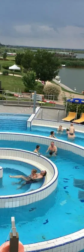 Aqua Apartman Panoráma，位于韦伦采的酒店