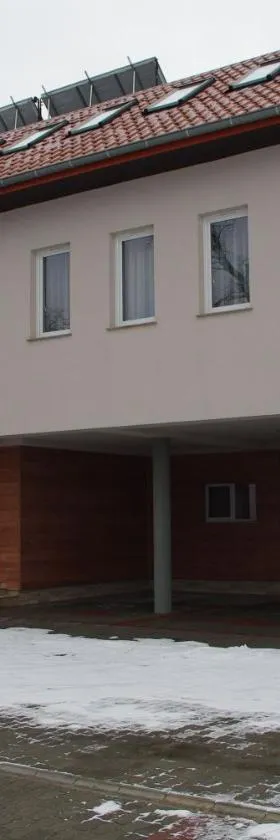 波德泽洛塔科罗纳酒店，位于奥普尔的酒店