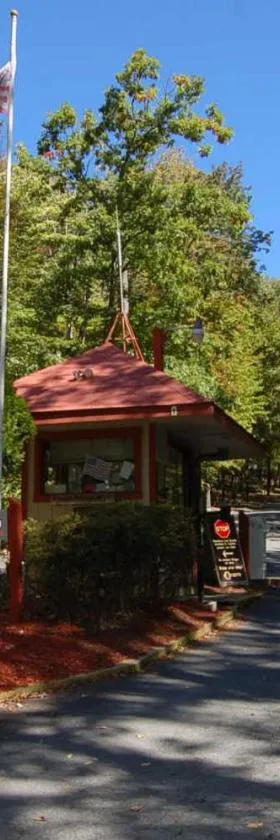 思科特伦野营度假村豪华公园4号屋，位于Scotrun的酒店