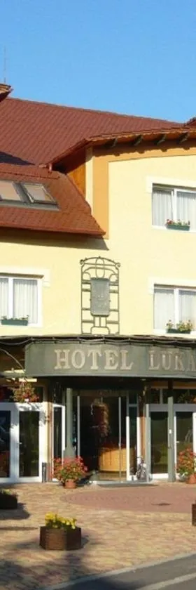 Hotel Lukács Superior，位于考津茨包尔齐考的酒店