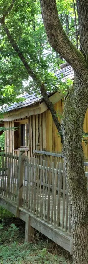 Les Cabanes des Benauges，位于Arbis的酒店